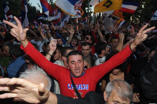 黑山挺塞派反对科索沃独立 与警方发生冲突-