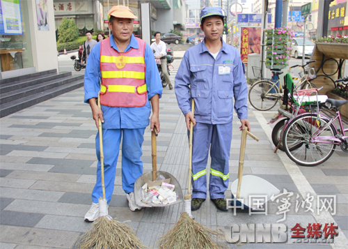 宁波近千名环卫保洁员更换新款环卫保洁制服 