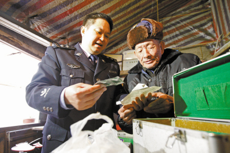 象山民警28年默默照顾老人 老人们写信为他"求表扬"