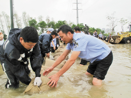 七天六夜连续奋战 宁波城管抗击台风 菲特 掠影