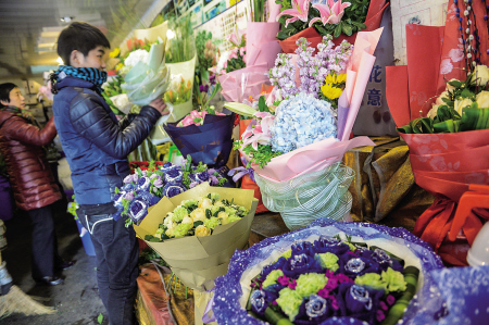 今年2月14日既是中国传统元宵节,又是西方情人节,在经历了19年的"