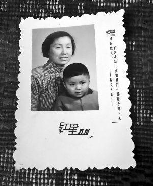 男子每天往返苏州上海照顾养母 攒千余张火车