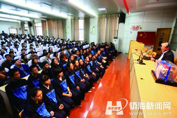 徐芑南院士为骆驼中学师生作报告.