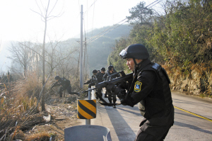 特警举行"蓝鲨二号"实战演练