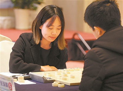 图为女子冠军唐思楠在比赛中.(胡龙召摄)