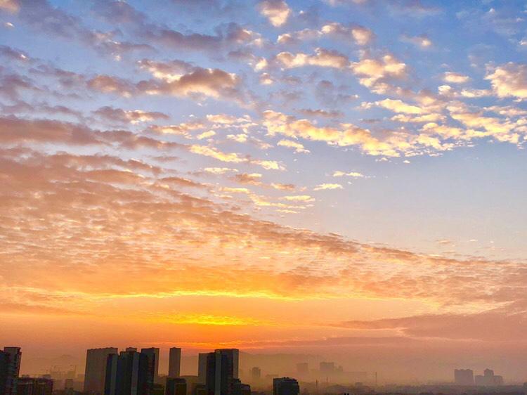 今晨宁波的天空太美!霞光万道含紫气