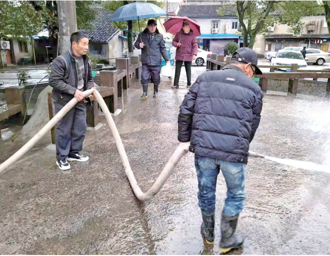 临近春节,鄞州各镇(街道)以背街小巷,城市道路,建筑工地,农贸市场等为