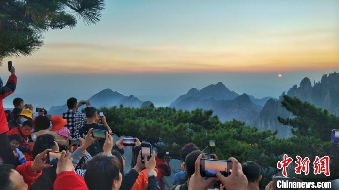 内部资料一肖一码,国庆假期第二天：黄山风景区迎来客流高峰